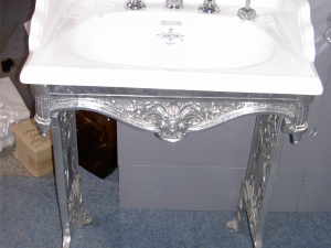 Sanaitan wastafel met poten en kraan wit