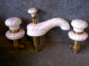 Porselaine de Paris 3 gats kraan delfts